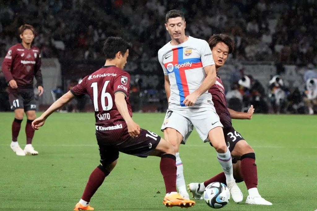 “再次见到你，微凉晨光里，笑得很甜蜜。”