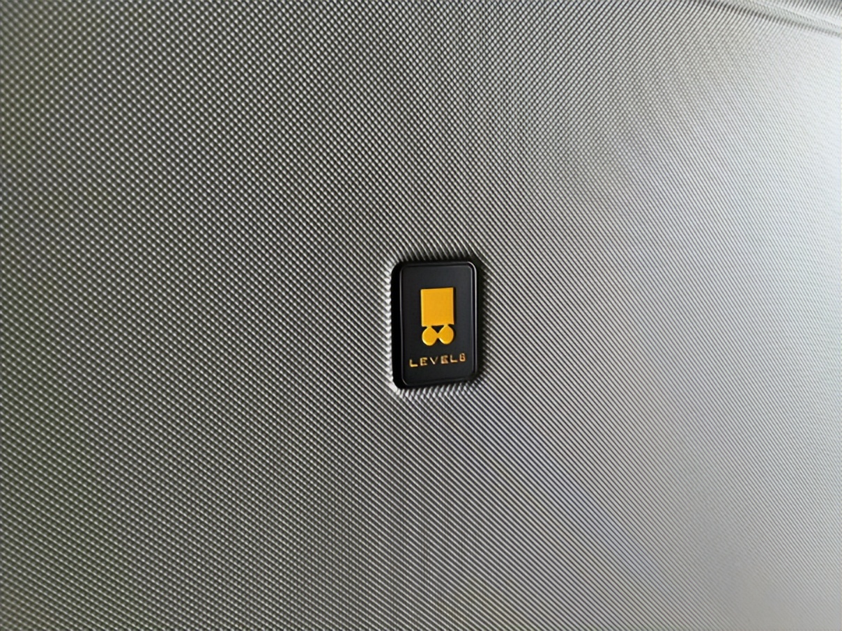 高端网红行李箱超轻28寸,旅行好搭档地平线8号行李箱测评