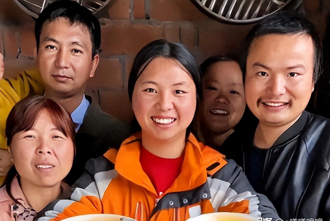 想不到吧!这就是大凉山网红主播下山背着的木头,居然是空心的