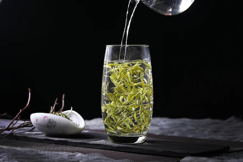 红茶和绿茶能分开吗,绿茶和红茶在哪个季节喝比较合适