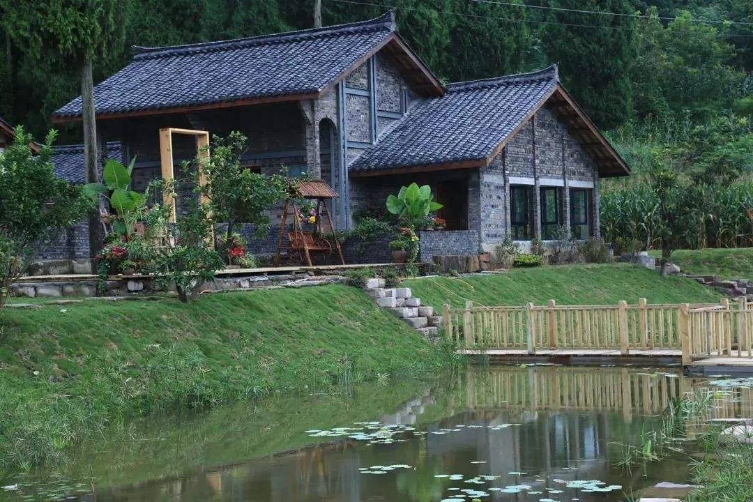 生活不止眼前的苟且，还有诗和远方的田野，困顿的时候来读田园诗