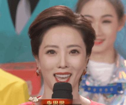 贾玲沈腾本色出演张小斐,贾玲张小斐2020微博之夜红毯视频