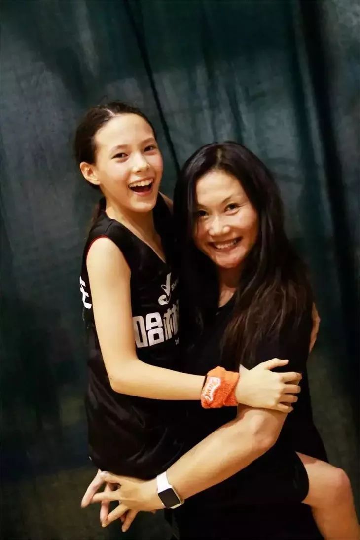 谷爱凌每晚练腹,谷爱凌练肌