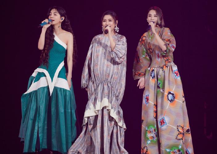 selina生子是顺产吗,ella谈selina生孩子了吗