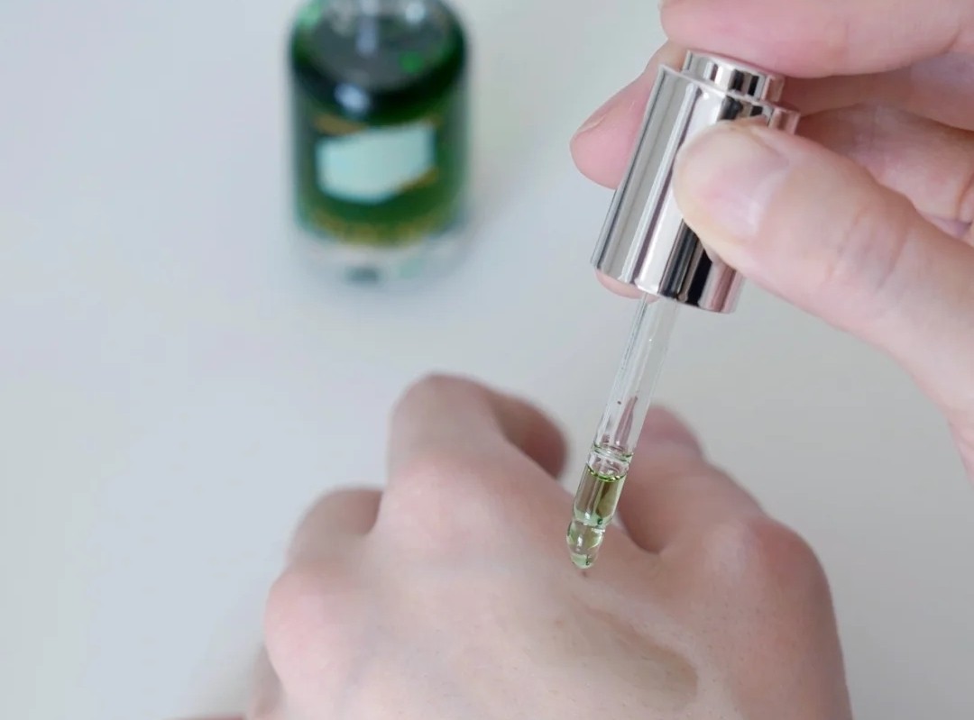 精华不一定要买大牌，懂护肤的人会买这4款“国货”，平价好用