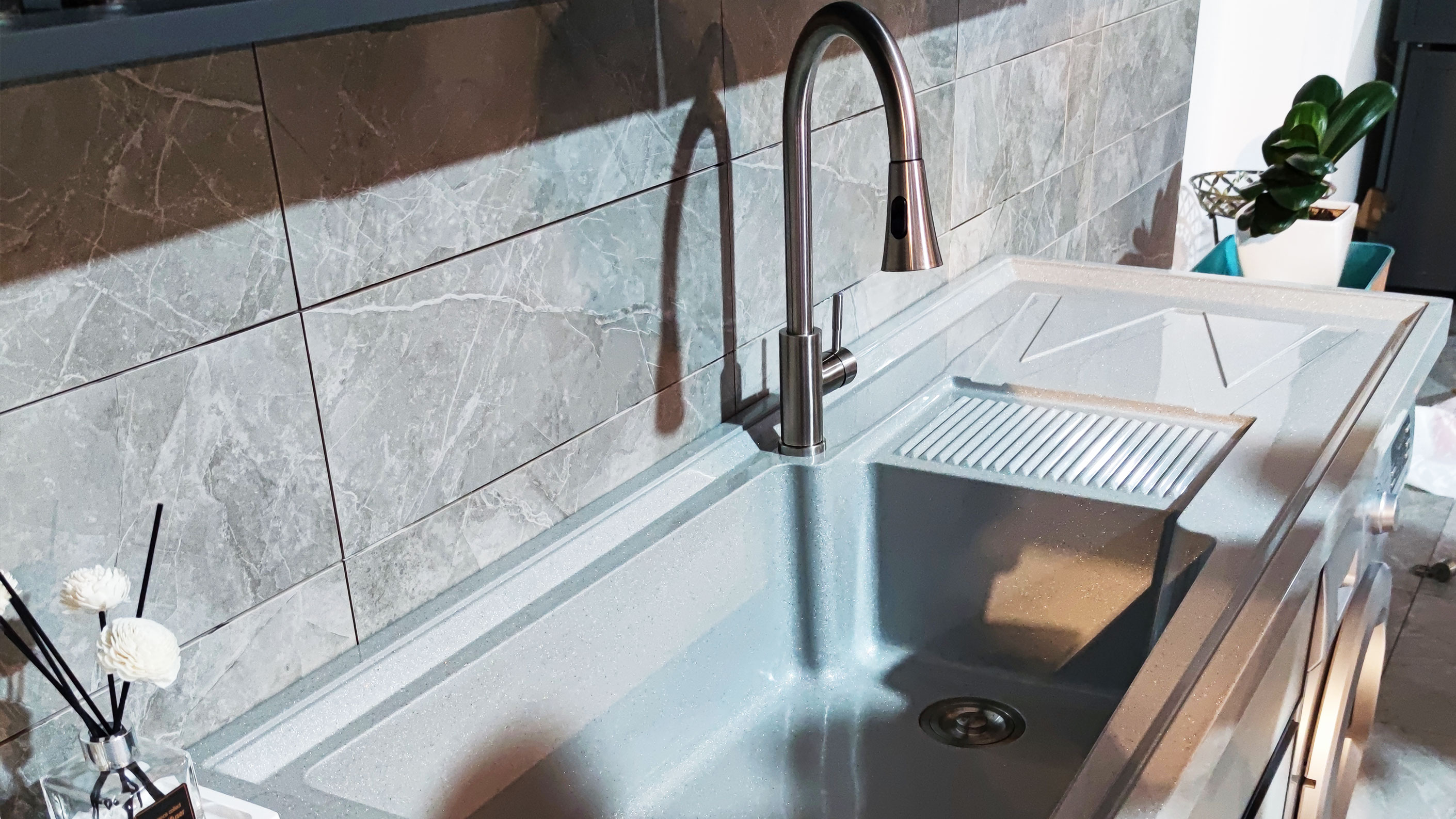 阳台洗衣柜选什么材质性价比高,阳台洗衣柜推荐品牌有哪些