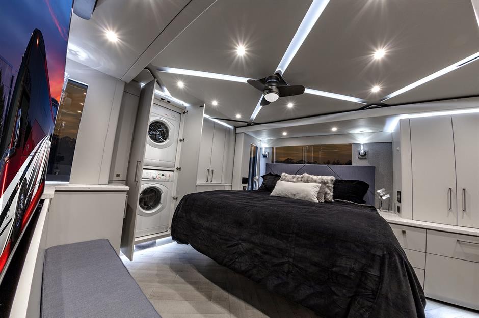 双层超豪华顶级房车旅行生活,最豪华房车和最简陋房车