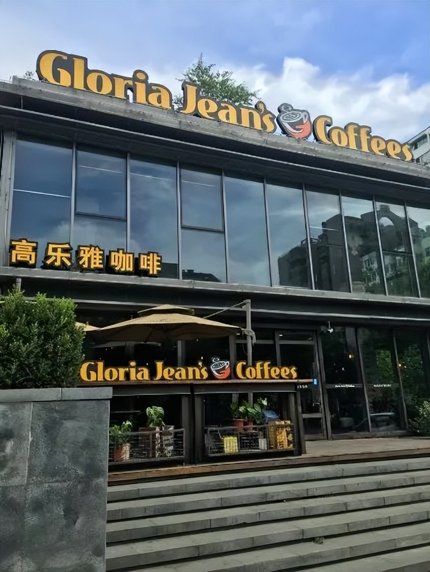 看完大嘴猴、易捷加油、狗不理开的咖啡店，谁能忍住不发朋友圈