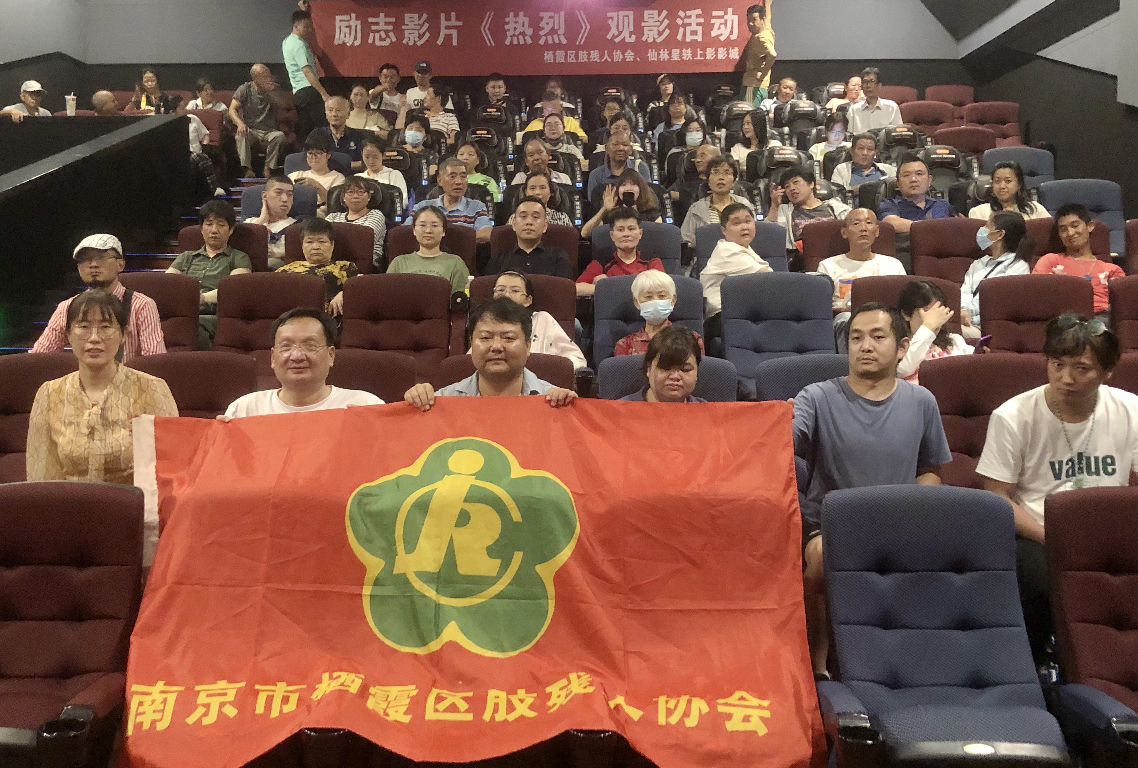 信息集纳｜高端房车售价1000多万；百余残障人看励志电影《热烈》