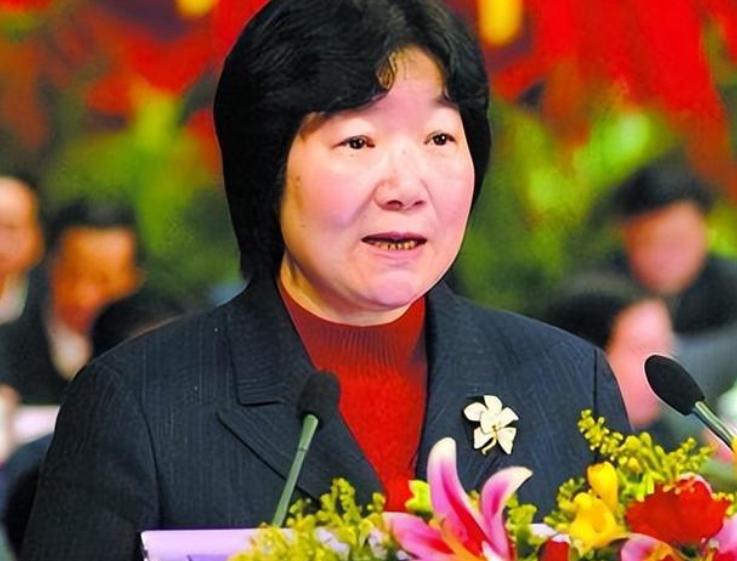 广东色贪女市长李启红：敛财1983万，为独占女婿将女儿逼成精神病