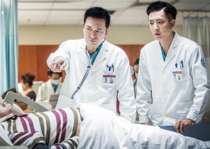 男公务员女富二代合适吗,女公务员与男公务员发展前景