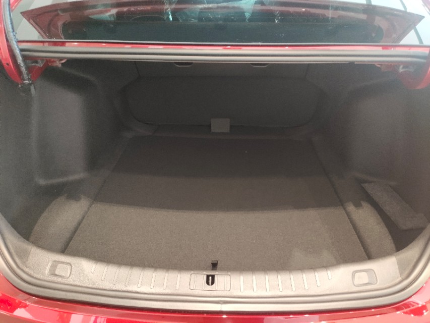 威朗pro发动机,别克威朗pro红色实图