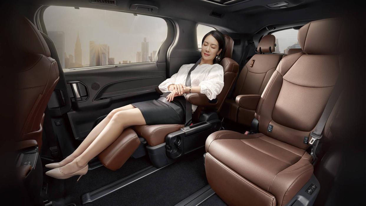 入手丰田,新款腾势d9开多少公里