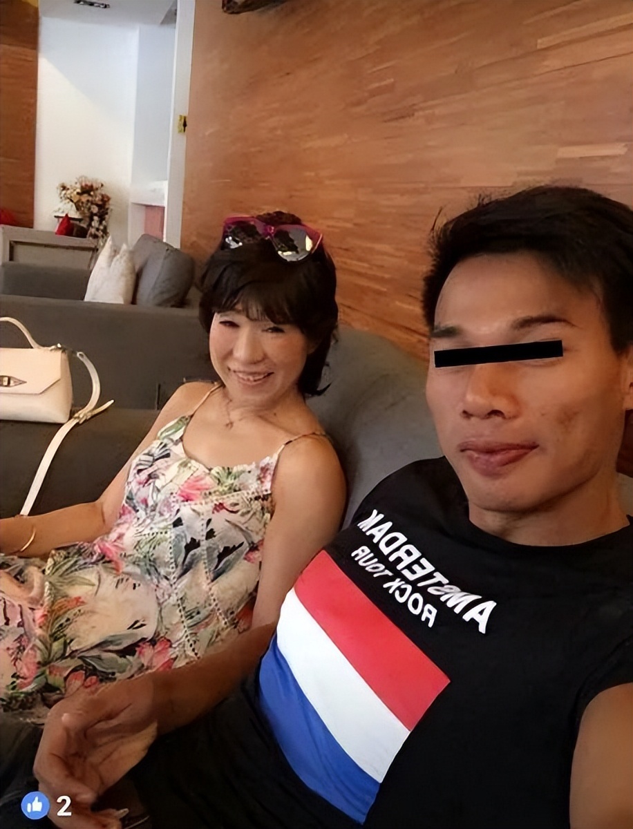 52岁大妈花200万整容成少女,日本68岁大妈整容成少女