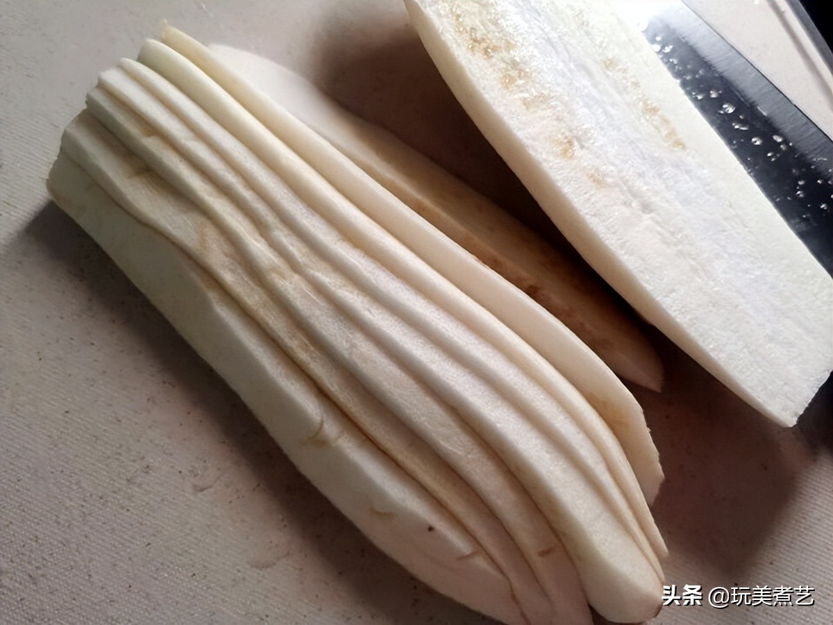 茄子这样做出来口感味道都很棒 (下饭软糯茄子)