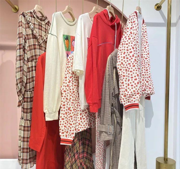 乐町女装2023新款棒球外套,乐町短款连帽女装