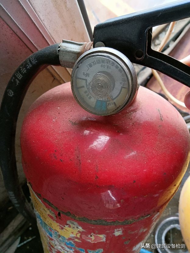 干粉和二氧化碳灭火器压力,干粉灭火器摇动后压力变大