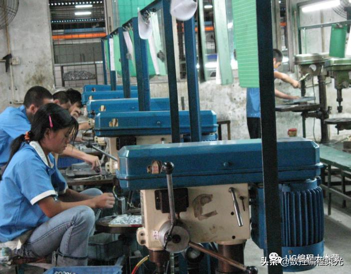 数控技术与数控编程哪个好,数控技术跟数控编程一样吗