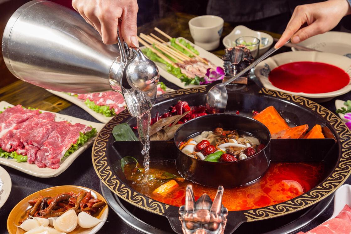 开火锅店什么火锅才火爆,自助火锅好还是自己开火锅店好
