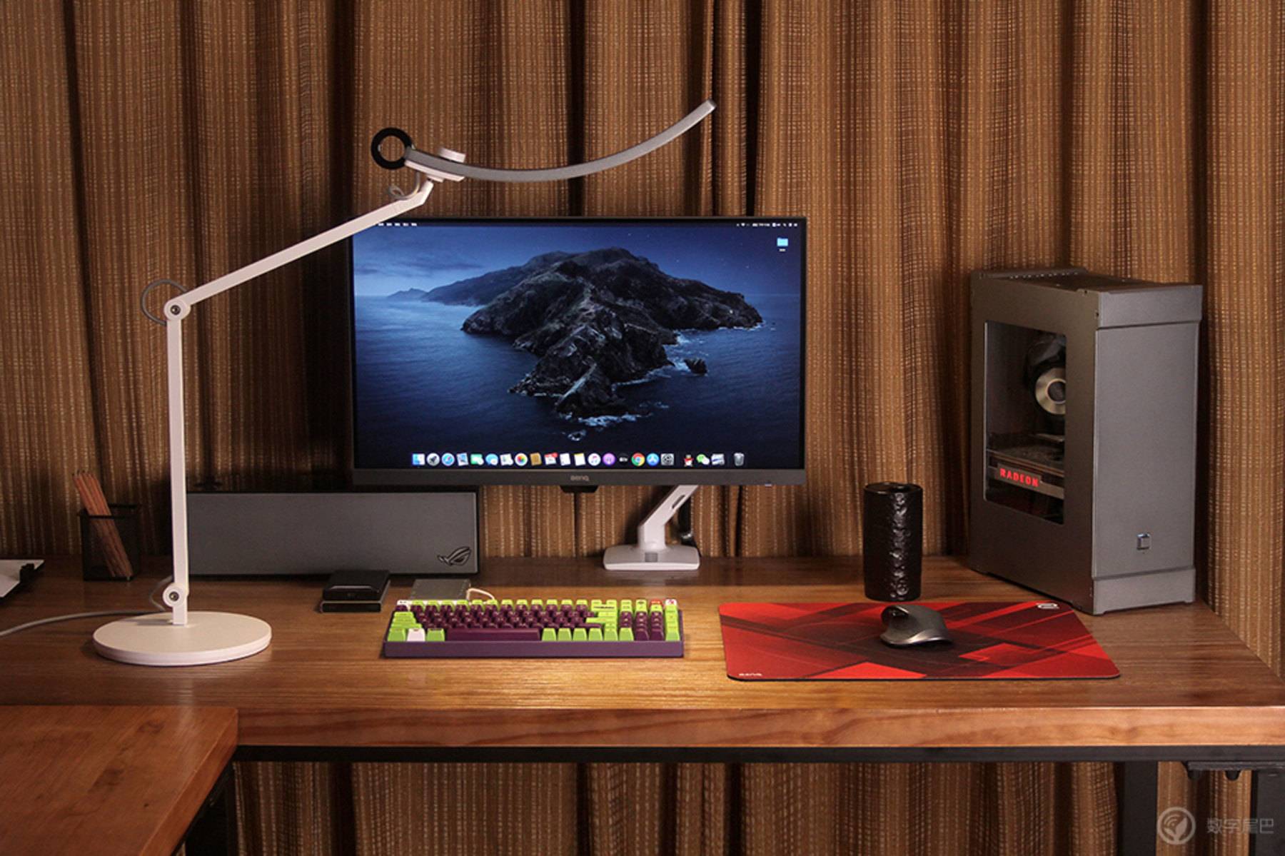 推荐几款高逼格电脑桌面,实用科技感很强的电脑桌面