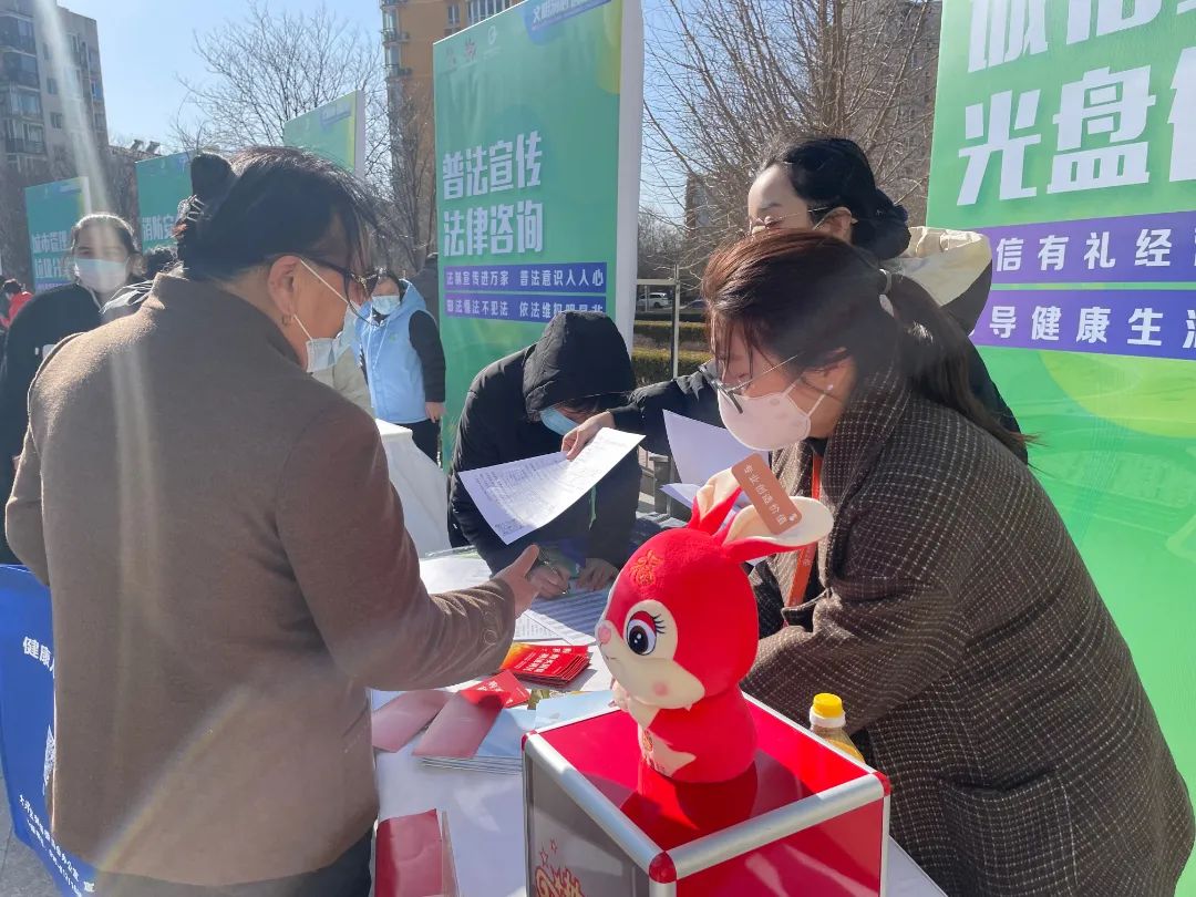 提高防范意识守住钱袋子,防疫反诈两不误提升全民免疫力