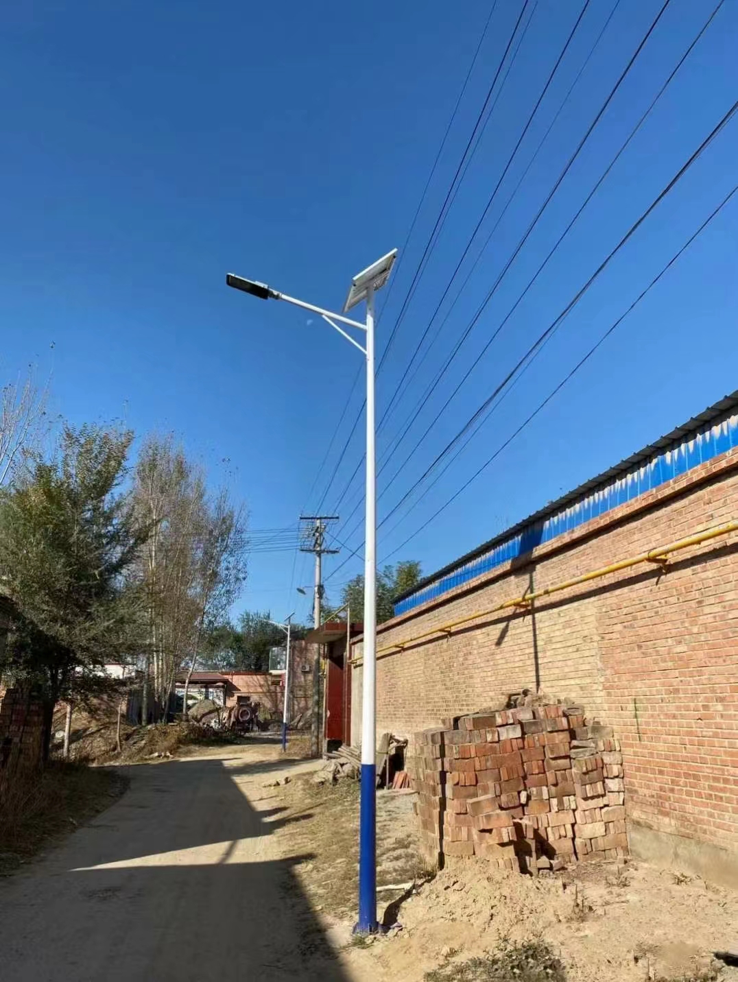 太阳能路灯的安装流程实景图,太阳能路灯的优势有哪些