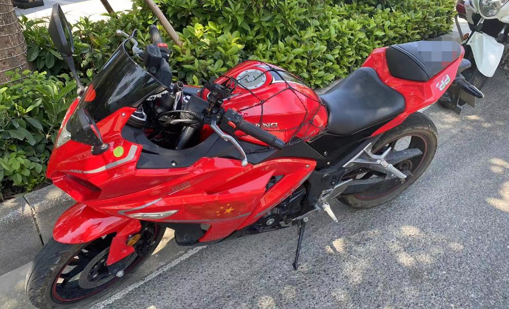 珠海交警追捕精神小伙飙车视频,珠海五辆摩托车被抓