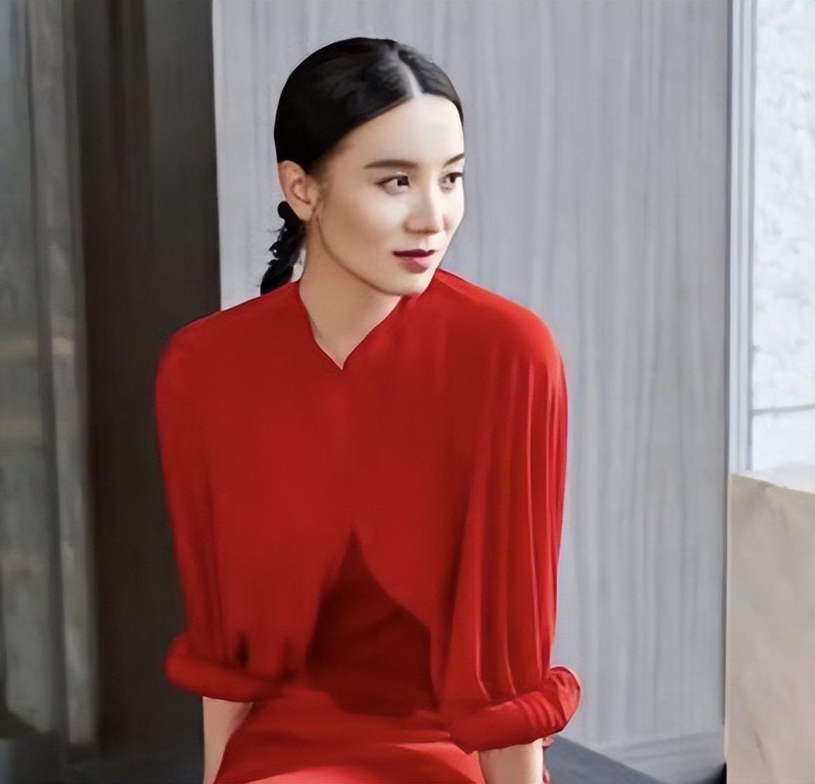 方脸大腮帮适合中分还是三七分,大饼脸中分超级简单又漂亮的发型