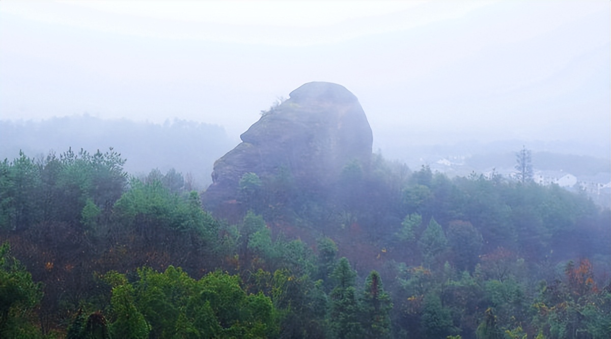问道龙虎山，观“天下三绝”，“道教第一山”碧水丹霞入画来