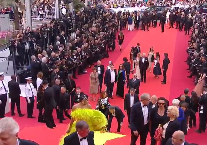 关晓彤巩俐戛纳红毯,巩俐关晓彤红毯