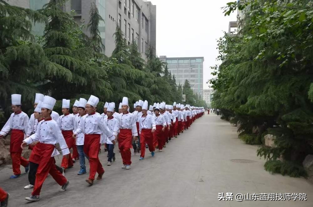 到蓝翔学厨师靠谱吗,到蓝翔学技术怎么样