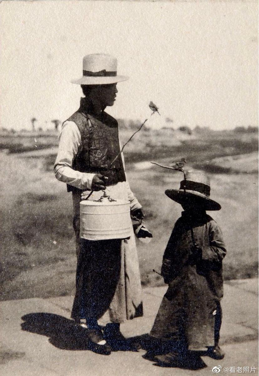 侵华日军残酷*行暴**,女子为活命脱下衣服让日本人拍摄,*辱侮**至死