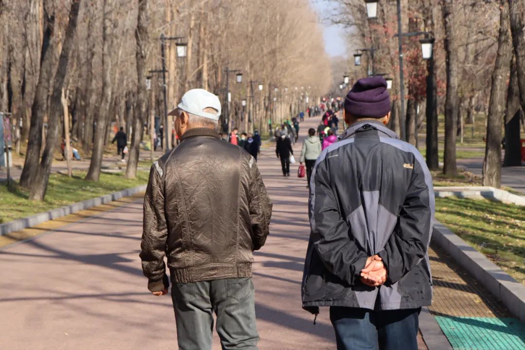 鹤岗乌托邦别墅地址,鹤岗乌托邦烤羊腿南山店