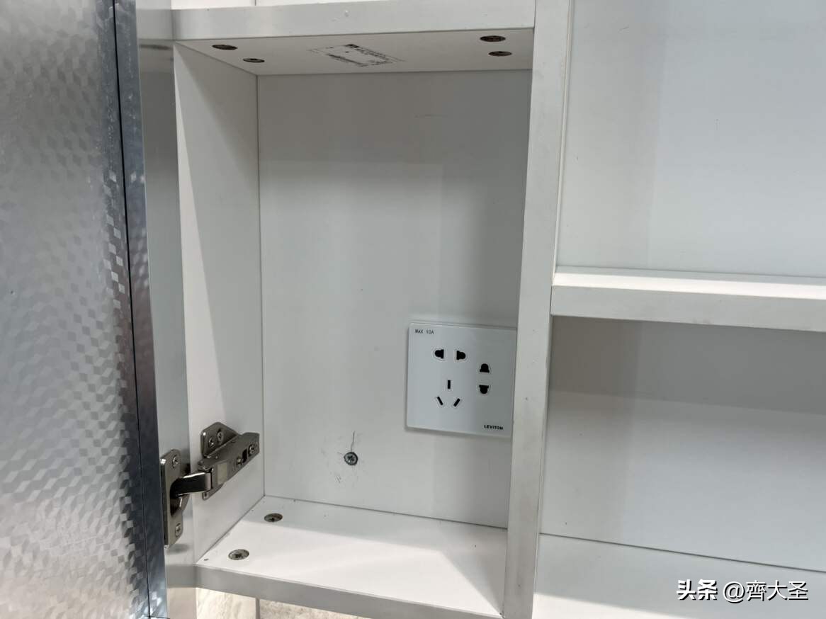 卫生间哪种镜柜设计合理,卫生间镜柜小细节