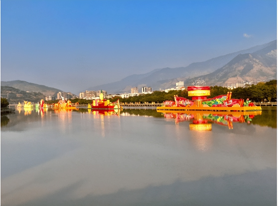 鏁f枃鑸媿,鏁f枃绔欏湪灞遍《閬ユ湜骞冲師