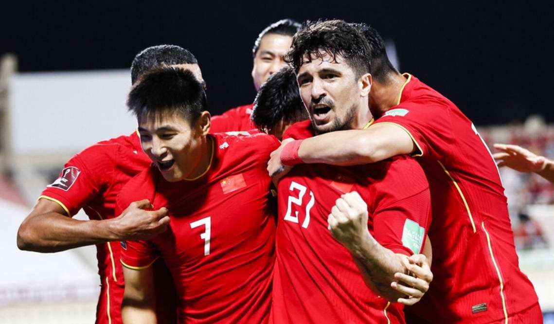 中国第一位购买私人飞机的男足球员出现了:我随时等待国家队征召