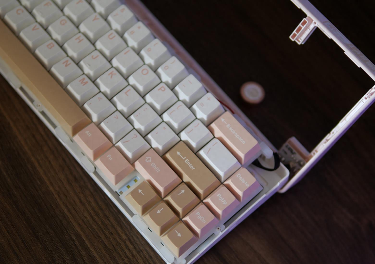 终于开始卷小配列了，好看好用还要好听，RK65机械键盘拆解评测