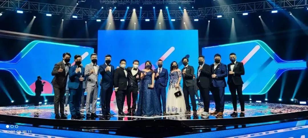 地球另一边的人们是倒着吗,地球另一侧的人不会掉下去吗