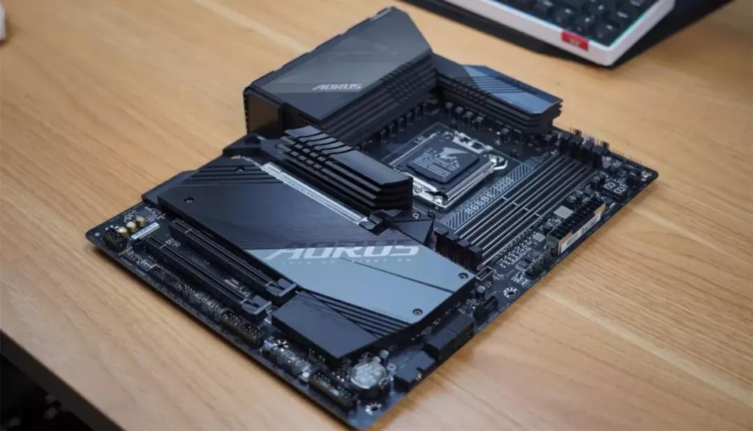 为什么电脑卖家都推荐两根8g内存而不是一根16g内存？是坑小白吗