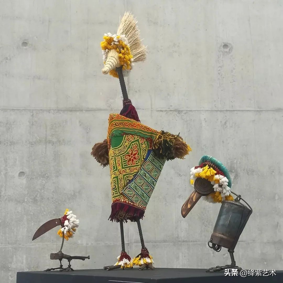 他用一把废剪刀和几根细铁丝，制作异域风格雕塑，效果出奇地好