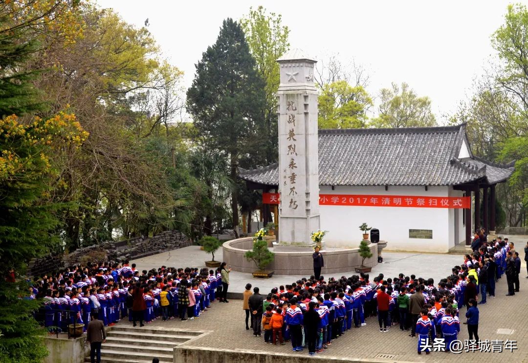 985位英烈长眠在这所学校!“要当作祖坟一样来看护”,一代又一代人这样做……