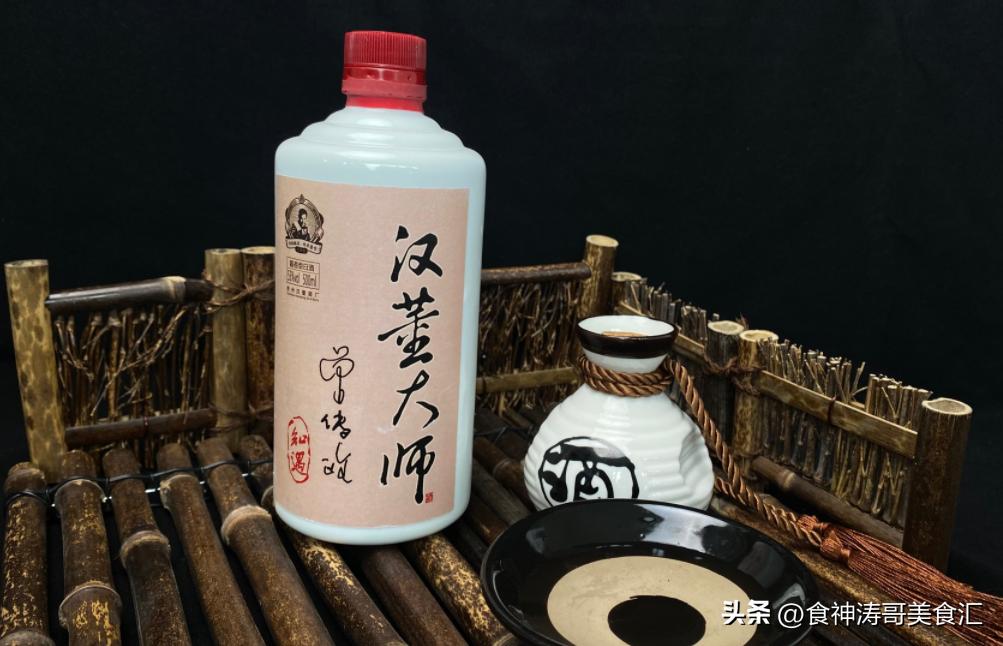 不同收入的人喝酒都是什么样子,不同收入人群喝酒档次