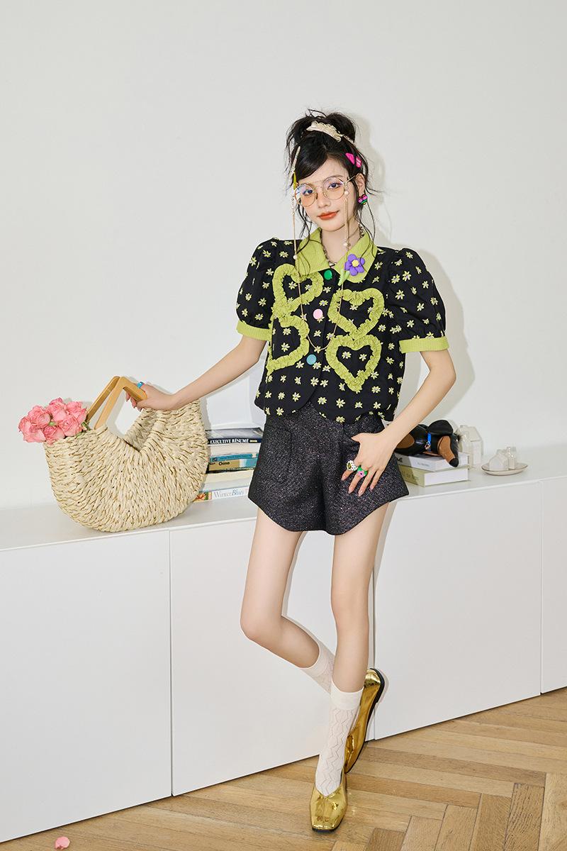 早春就要穿亮色系的,这个春天这样穿更好看时尚又减龄