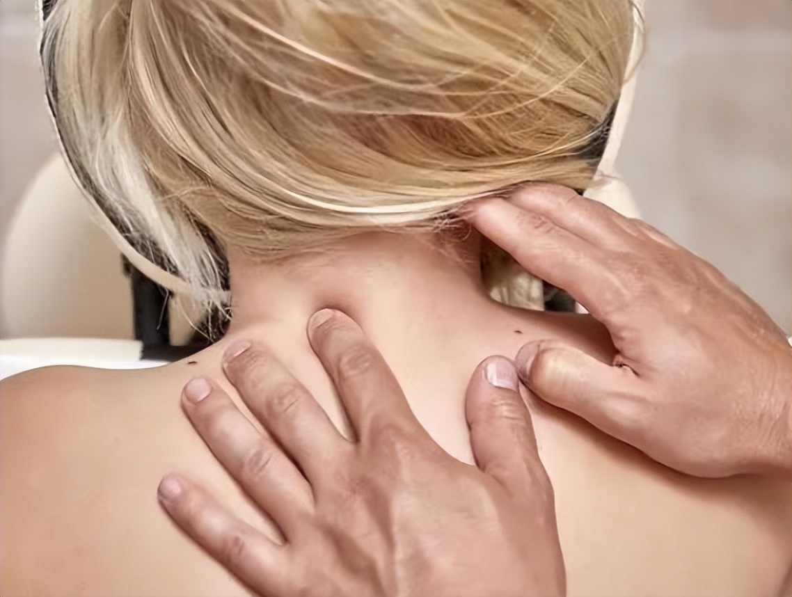 女性身上的3个部位比较敏感，不要轻易让人按摩，自己也要少碰