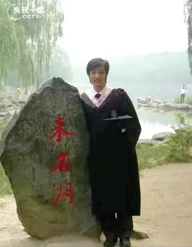 最新等着我主持人舒冬,央视等着我栏目主持人舒冬的衣着