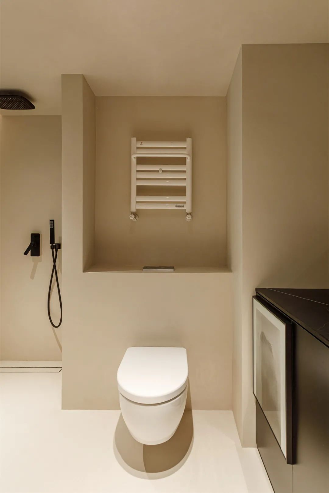 任性！北京女主坚持在客厅放张床，卧室里规划浴缸，入住反而舒心