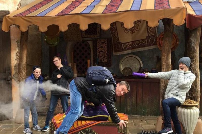 废弃迪士尼乐园吓人的照片,迪士尼乐园合拍照片