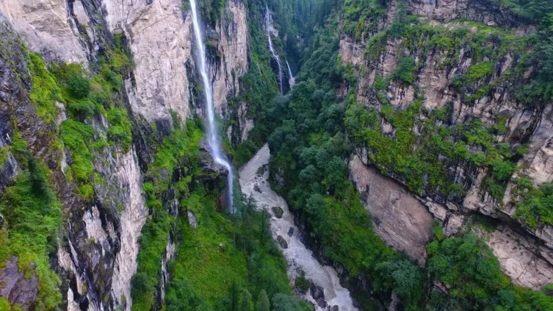 珠峰顶部发现微塑料,珠峰救回的刘群英