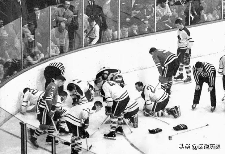 21张真实又罕见的老照片，阴毛假发工作者，我怀疑他用错地方了2