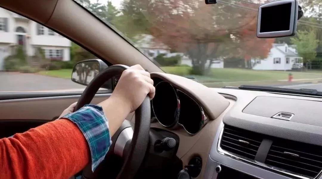 小车电瓶没电了怎么应急启动,斯柯达明锐电瓶没电应急启动